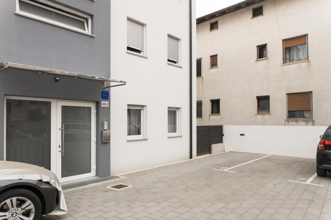 Apartment Zara - Luxury Apartment With Private Pool Zadar Exterior foto