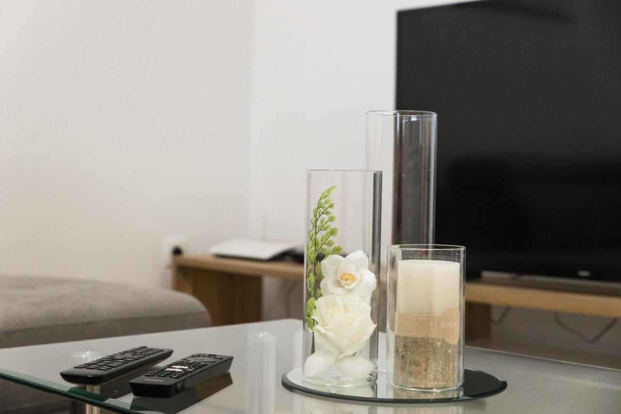 Apartment Zara - Luxury Apartment With Private Pool Zadar Exterior foto