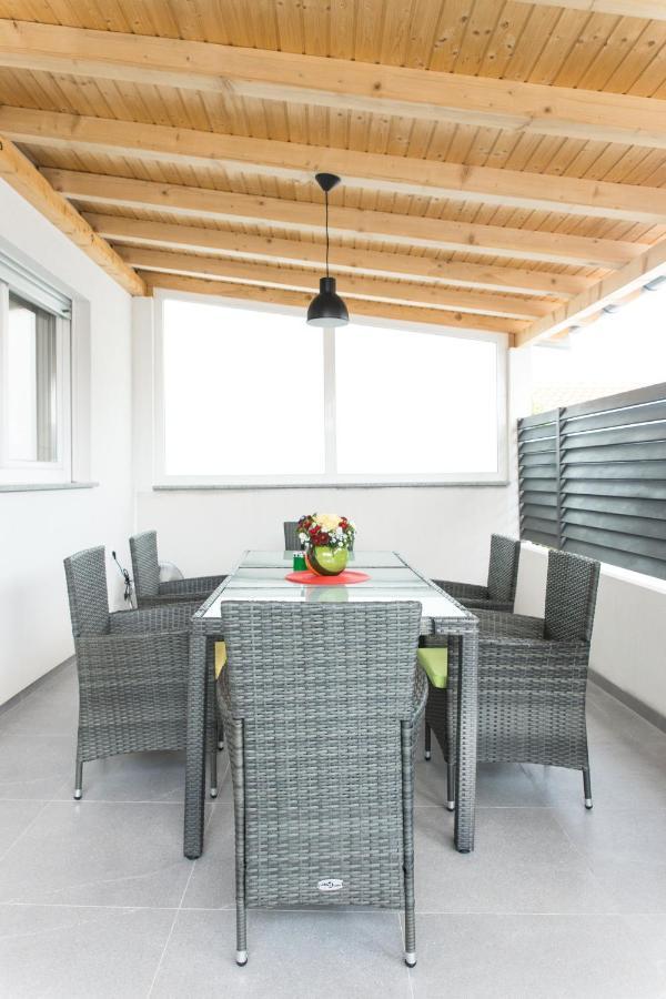 Apartment Zara - Luxury Apartment With Private Pool Zadar Exterior foto