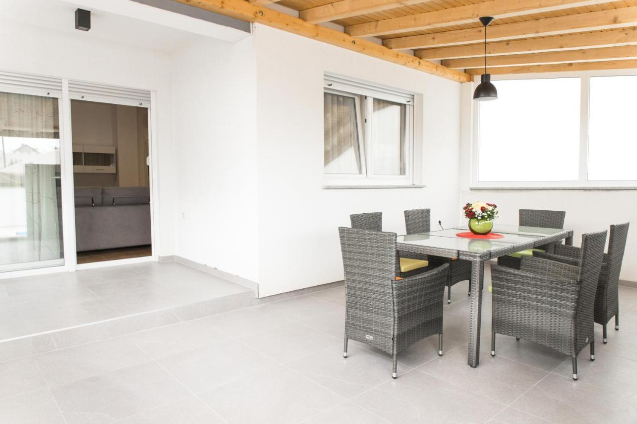 Apartment Zara - Luxury Apartment With Private Pool Zadar Exterior foto