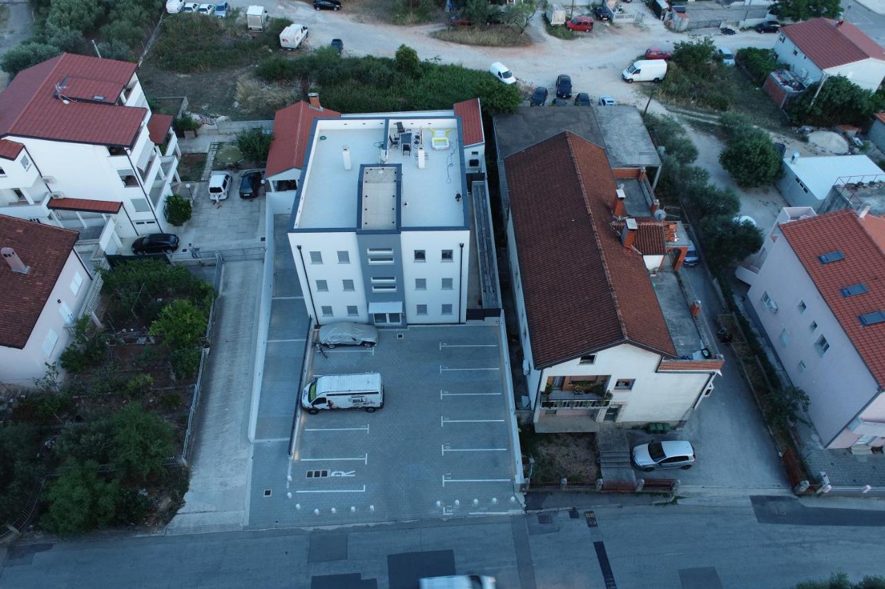 Apartment Zara - Luxury Apartment With Private Pool Zadar Exterior foto